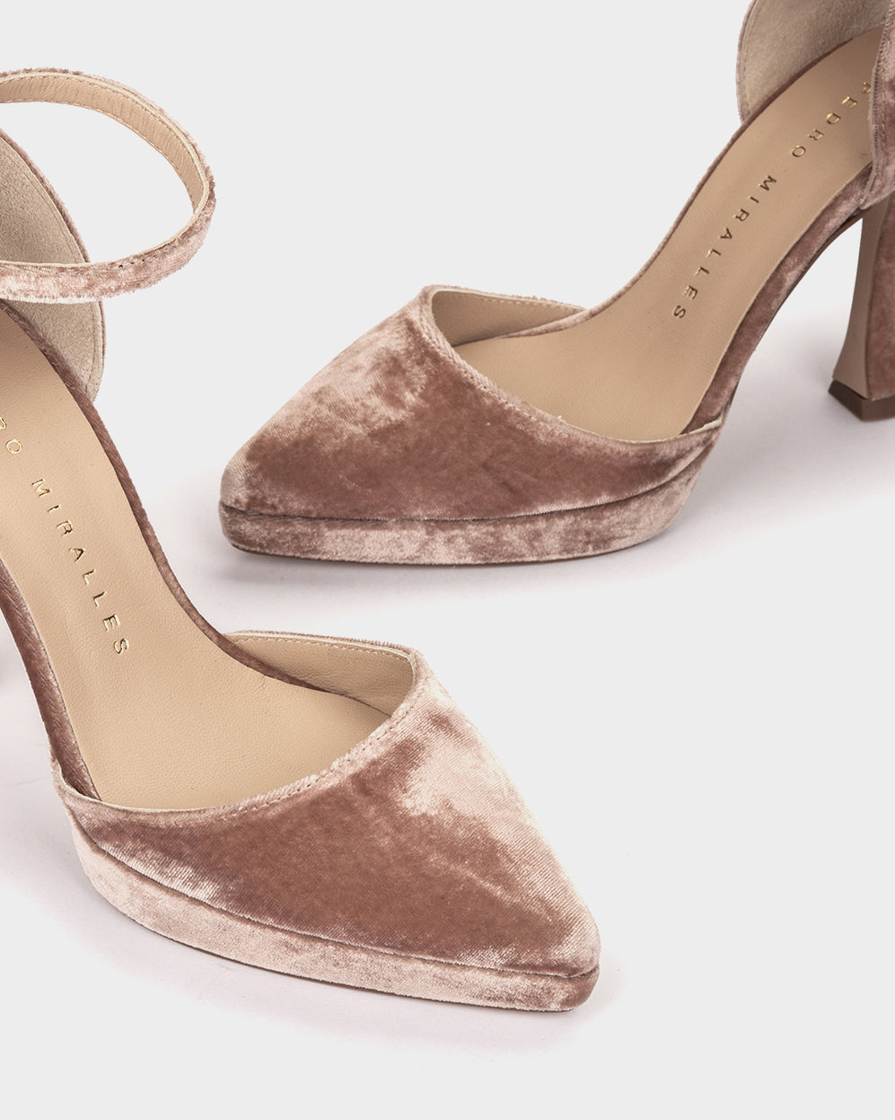 VELVET NUDE