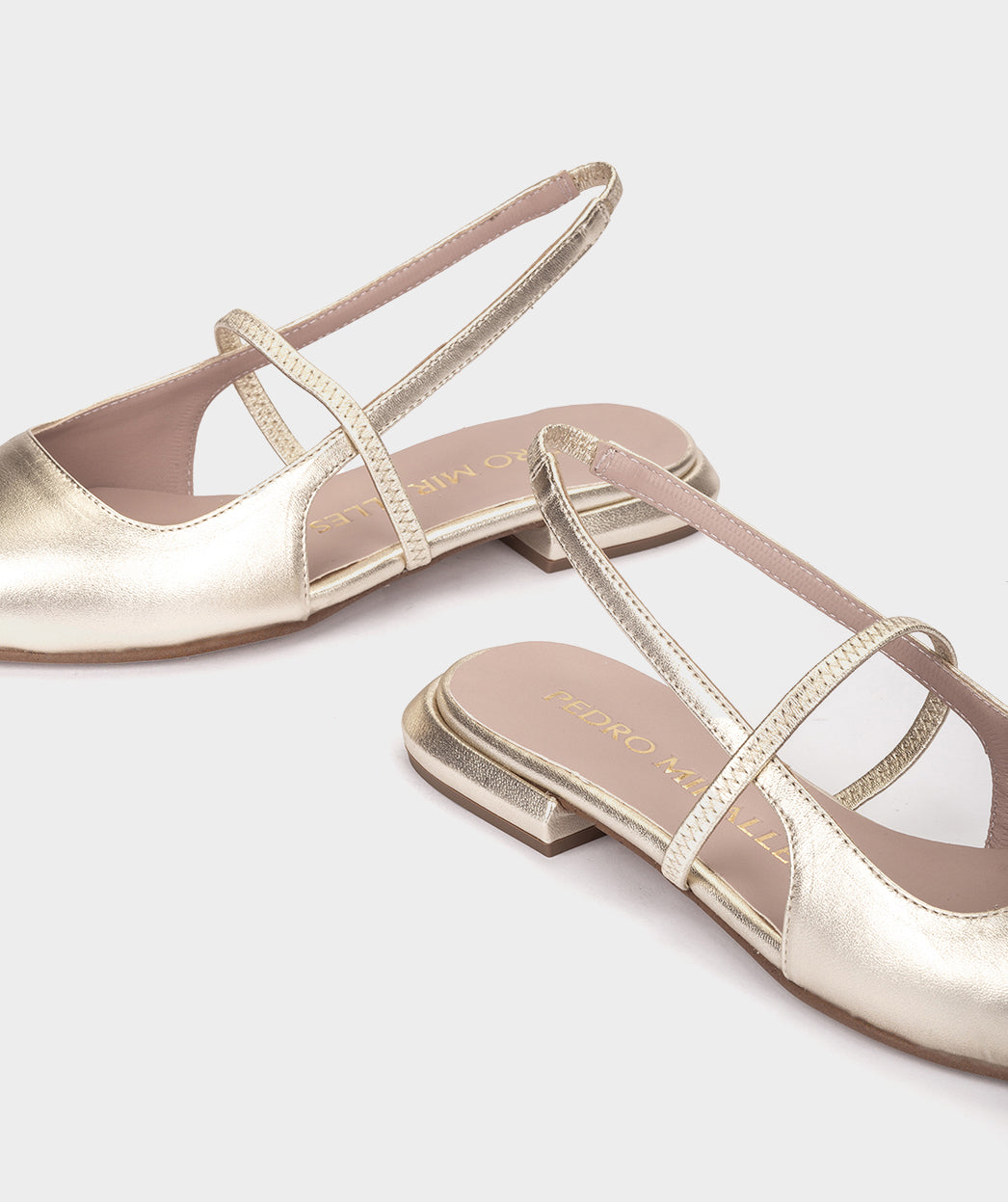 7 LOOKS DE INVITADA CON ZAPATO PLANO: COMODIDAD ASEGURADA EN CUALQUIER EVENTO